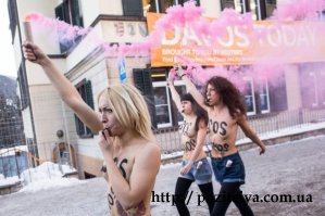 FEMEN   "SOS"  