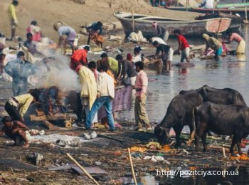 BBC: В Индии трупы умерших от COVID бросают в Ганг