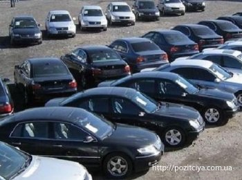 В Киеве начал работу рынок нерастаможенных подержанных авто