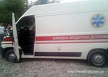 В Запорожье пациенту пришлось толкать карету скорой помощи