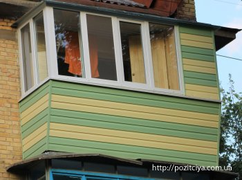 В Запорожье ребенок закрыл маму на балконе