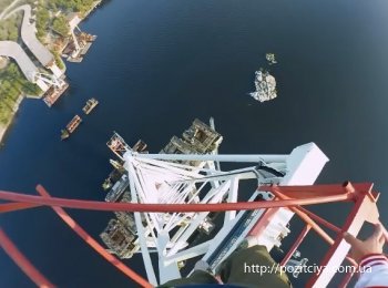 200 метров над Днепром: Руферы опубликовали видео с запорожских мостов