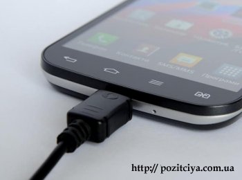 Почему не стоит использовать поврежденный зарядный кабель для смартфона?