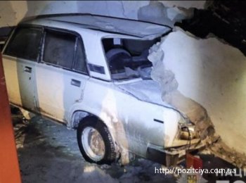 ДТП под Запорожьем: Пьяный водитель ВАЗ-2105 врезался в остановку
