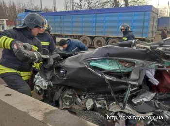 В жутком ДТП под Одессой погибла жена футболиста "Зари" 