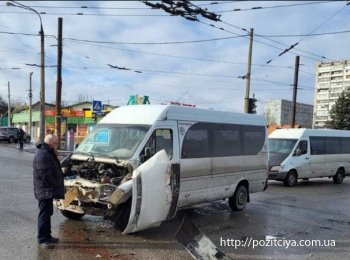 В Запорожье произошло ДТП: маршрутка столкнулась с пожарным автомобилем