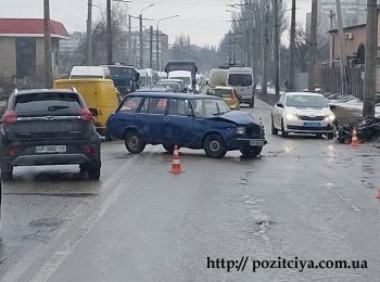 В Запорожье произошло ДТП с участием автомобиля и мотоциклиста