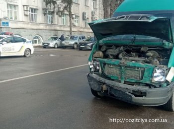 ДТП в Запорожье: Маршрутка протаранила Renault