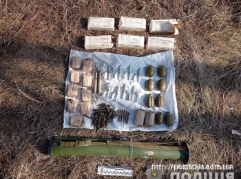 Гранатомет, гранаты и патроны. СБУ нашла схрон с боеприпасами в Запорожье