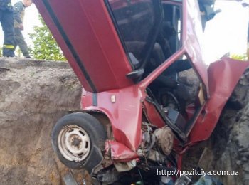 ДТП под Запорожьем: Авто упало в 3-метровую яму