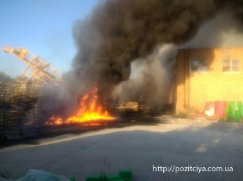 Пожар на заводе «Коагулянт» в Пологах ликвидировали, химической угрозы нет