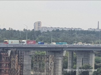 Большое, но временное строительство: кто «присосался» к запорожским мостам?