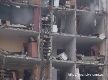 Мер Харкова повідомив про руйнування під'їзду будинку внаслідок ранкового удару