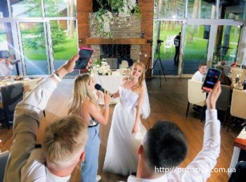 So w&#228;hlen Sie einen Gastgeber f&#252;r eine Hochzeit aus